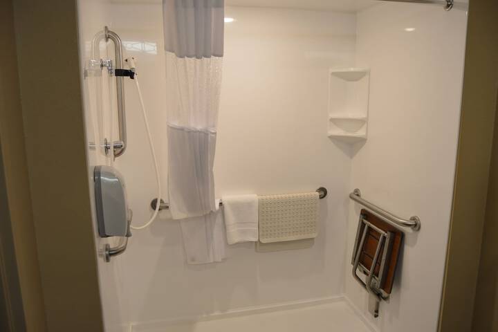 Room 15 of 32
