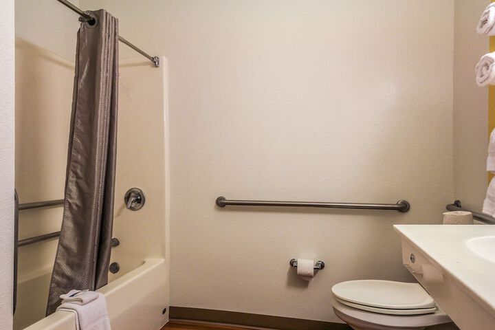 Room 33 of 37