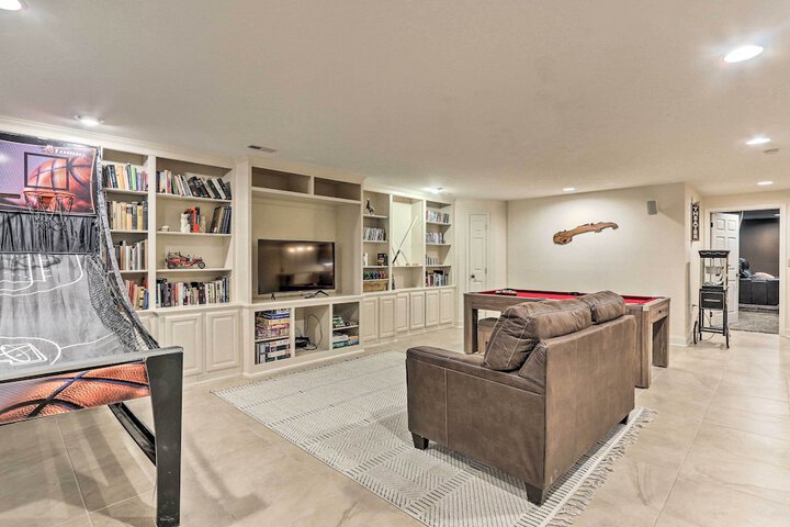 Charles Town Home w / Private Pool & Hot Tub