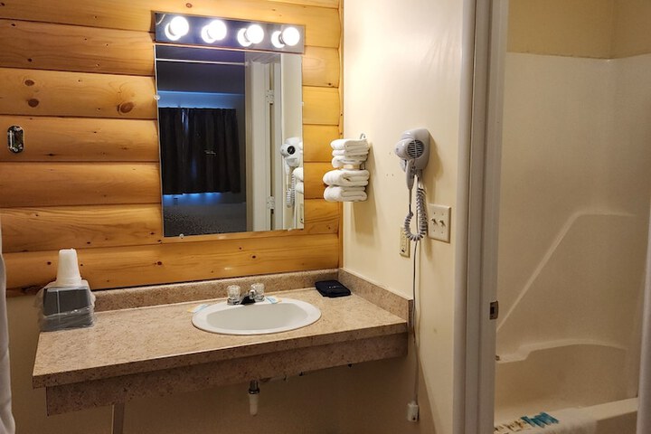 Room 9 of 20
