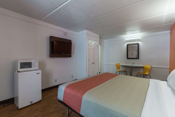 Room 19 of 53