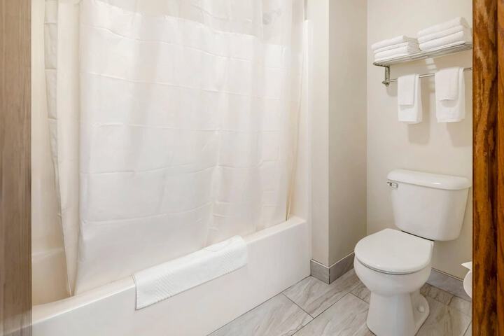 Quality Inn & Suites Stoughton - Madison South