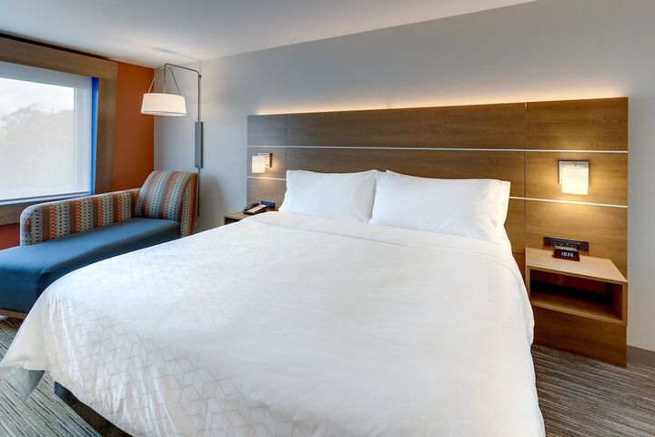 Room 44 of 80