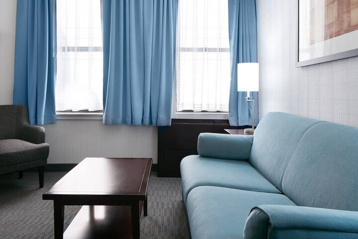 Room 25 of 37