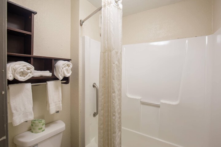 Quality Inn & Suites Portage Central
