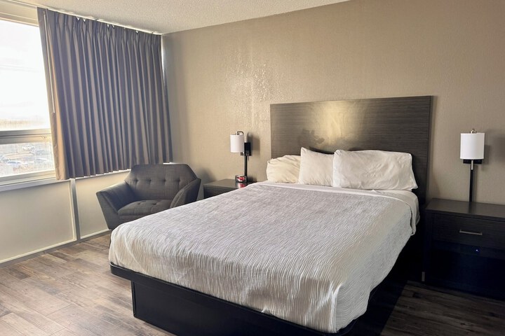 Room 13 of 23