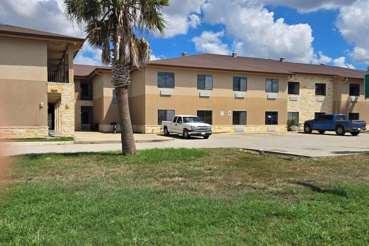 Karnes City Lodge