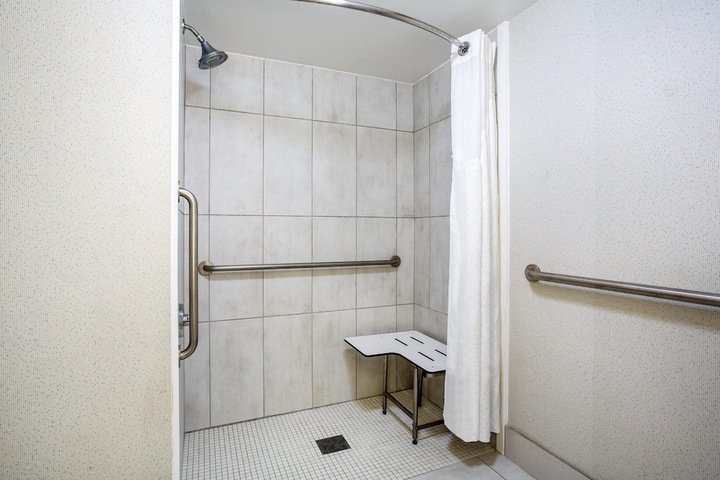 Room 13 of 40