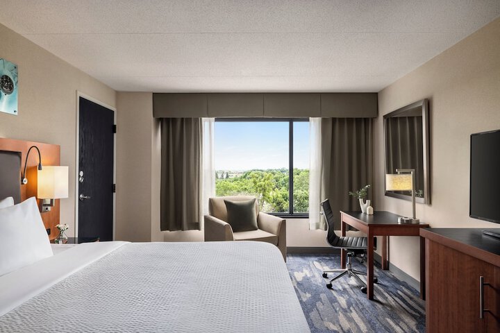Crowne Plaza Auburn Hills by IHG
