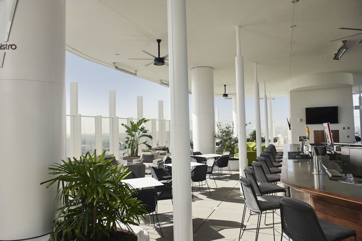 Lounge 60 of 62