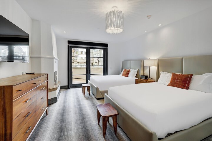 Room 323 of 450