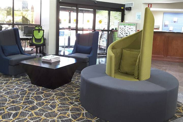 Holiday Inn Express Hotel & Suites by IHG