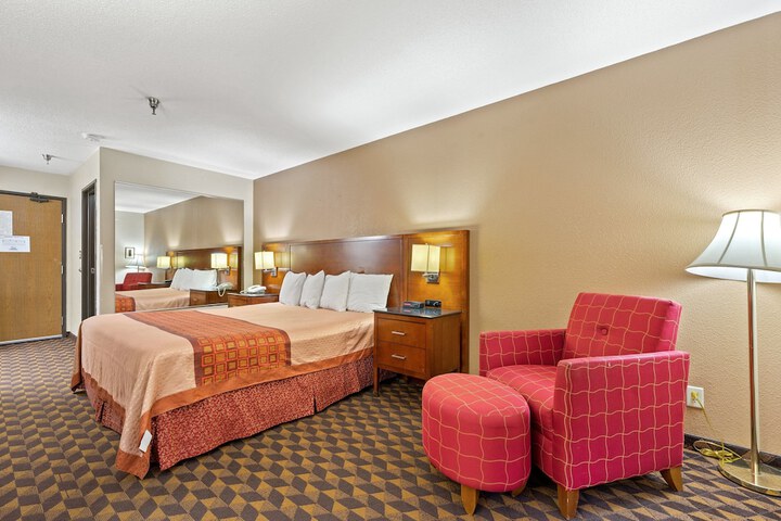 Room 8 of 40