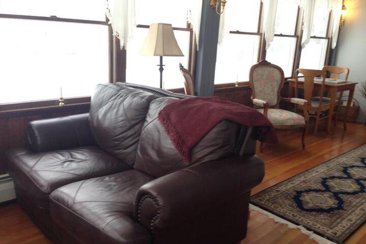 THE ANDRIE ROSE INN