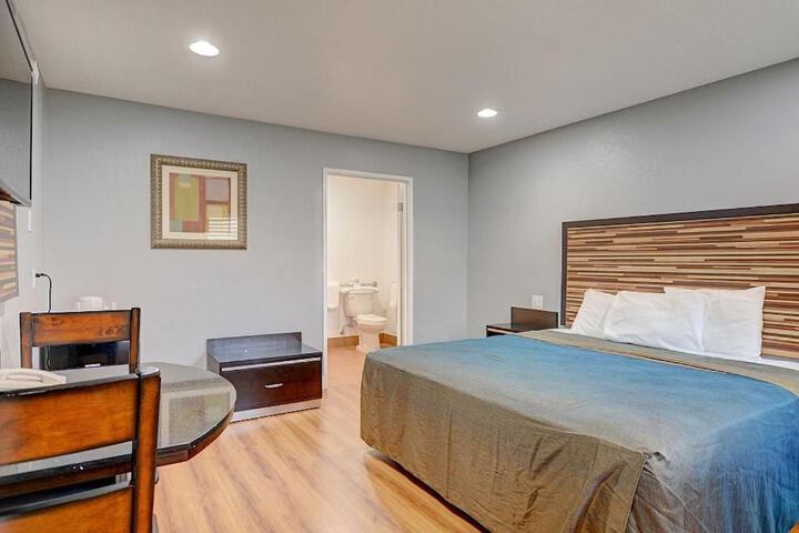 Room 18 of 18