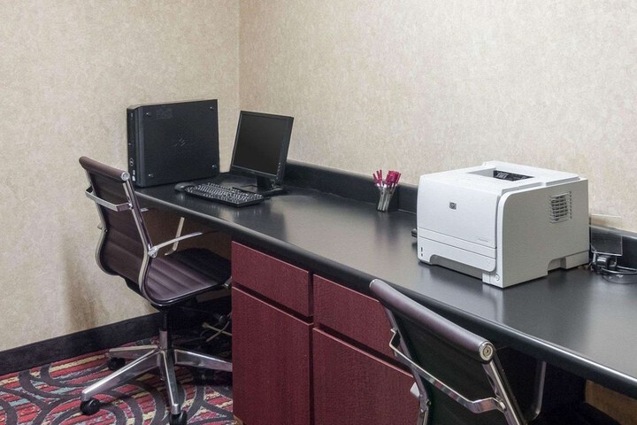 Business Center 45 of 48