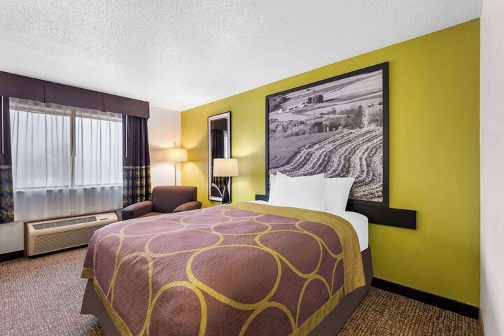 Super 8 by Wyndham Oelwein