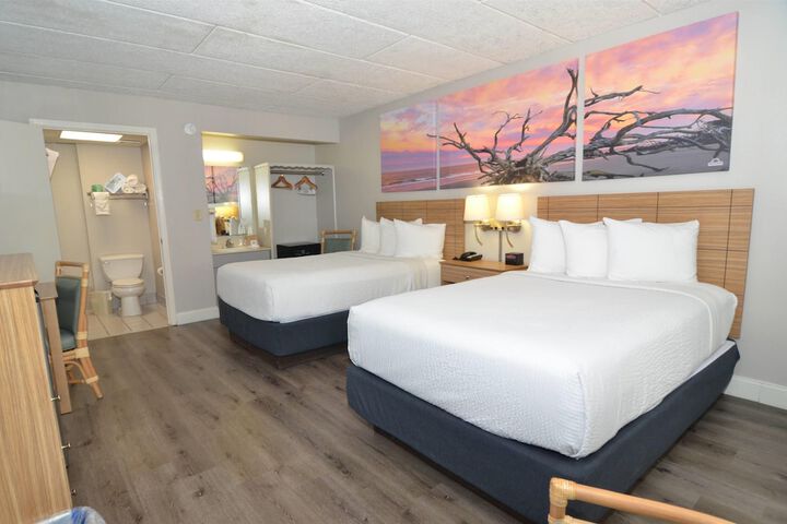 Days Inn & Suites by Wyndham Jekyll Island