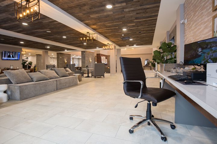 Pomeroy Inn & Suites Prince George