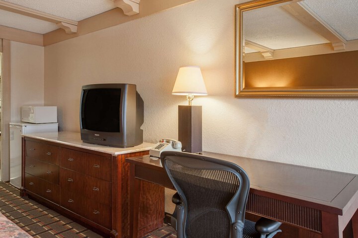 Room 17 of 17