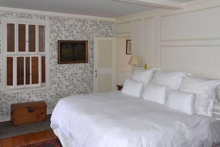 Room 16 of 38