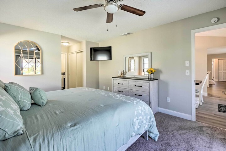 Waterfront Port Richey House w / Heated Pool!
