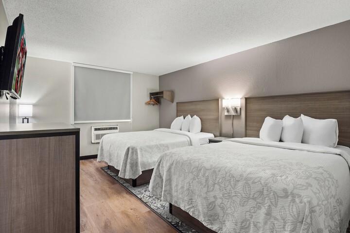 Red Roof Inn PLUS+ Belleville