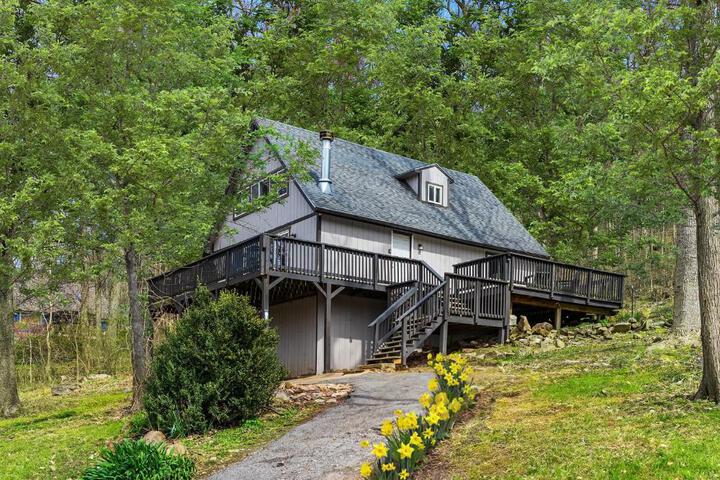 Hot Tub Wraparound Deck, & WiFi at Chalet Cabin