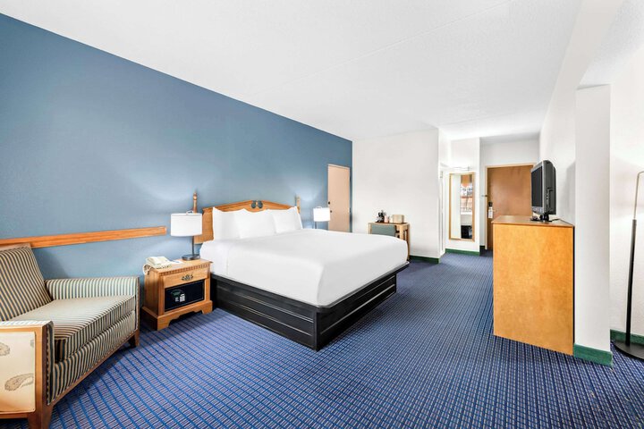 Room 26 of 73