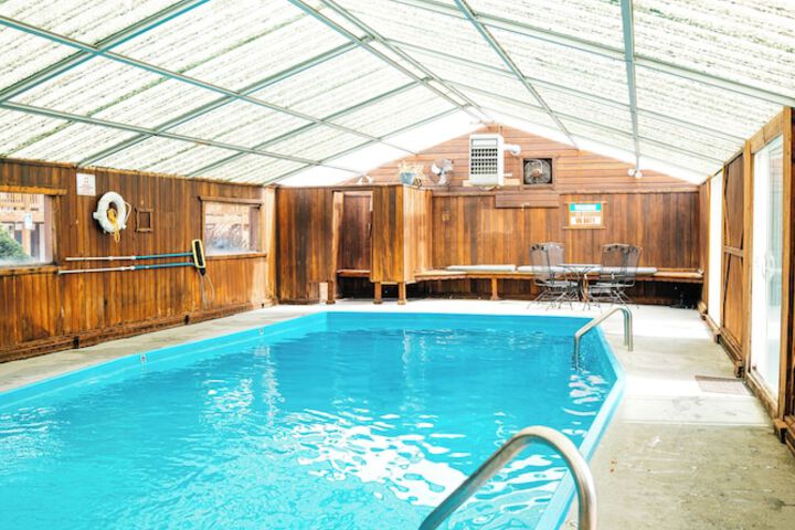 Pool 10 of 53