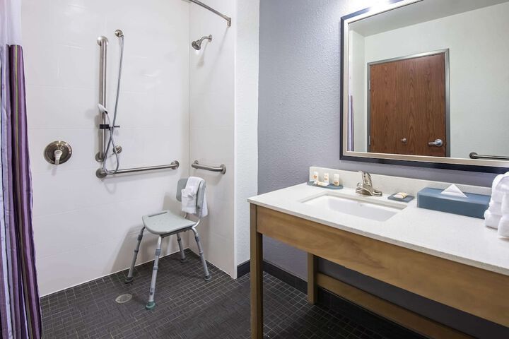 Room 34 of 68