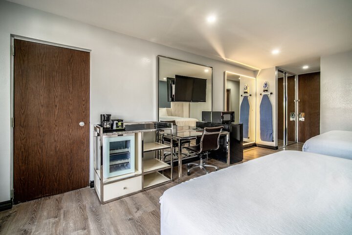 Room 32 of 51