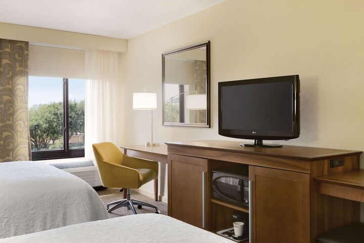 Room 13 of 36