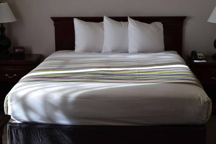 Country Inn & Suites by Radisson Gurnee, IL