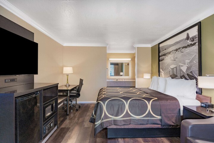 Room 28 of 34