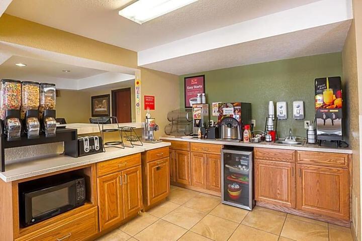 Rodeway Inn & Suites