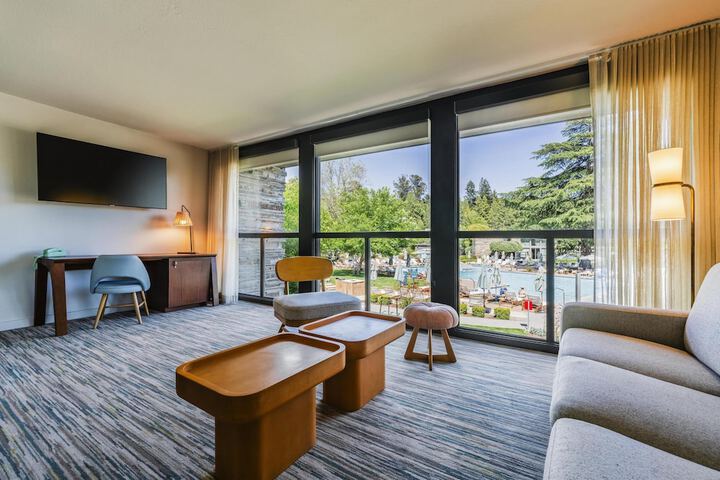 Flamingo Resort & Spa Santa Rosa Sonoma Tapestry by Hilton