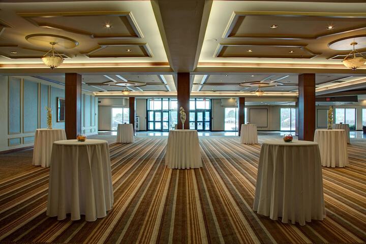 Ballroom/Hall 59 of 64