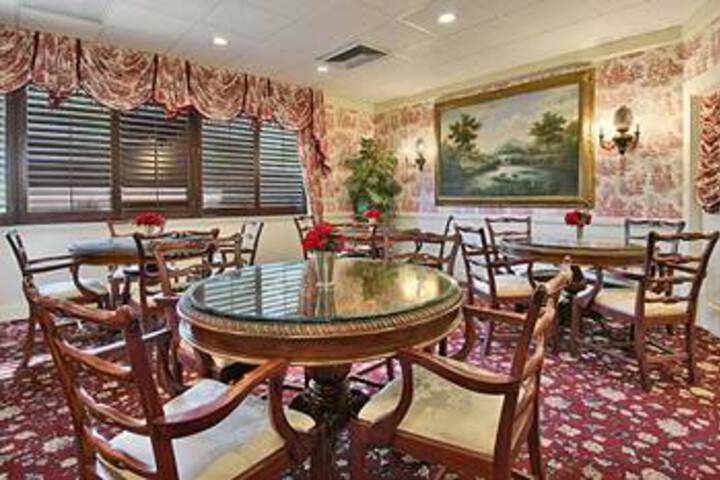 Red Rose Inn & Suites
