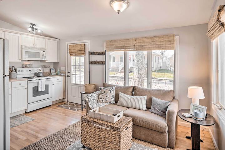 Bright Belmar Cottage Half Mi to Boardwalk!