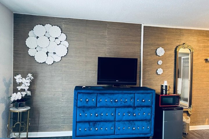 Room 73 of 77