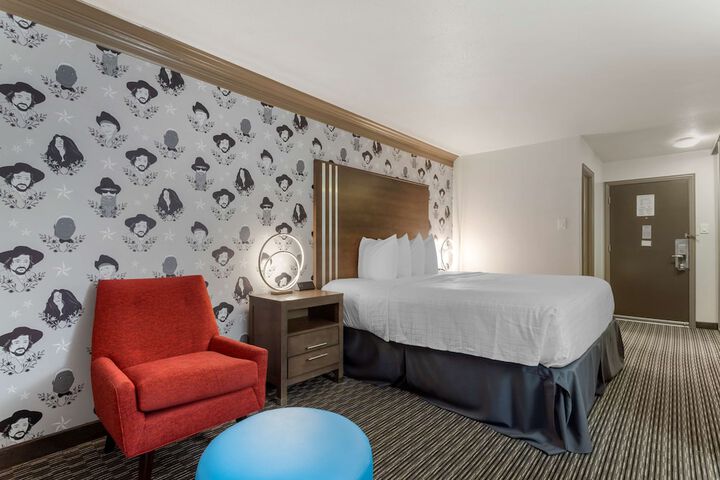 Room 28 of 43