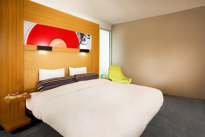Room 10 of 35
