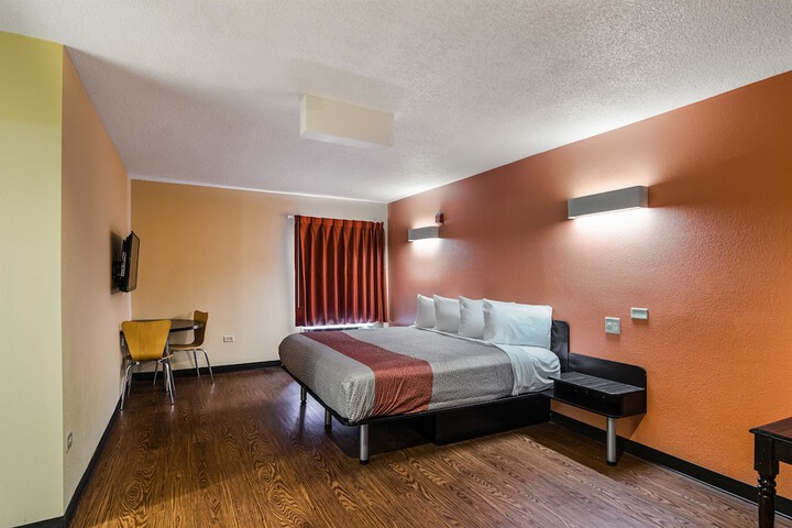 Room 11 of 34