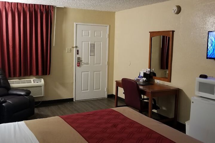 Room 34 of 49