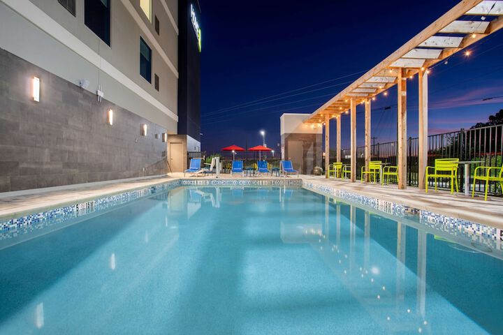 Pool 4 of 38