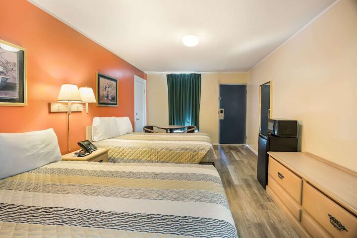 Room 28 of 34