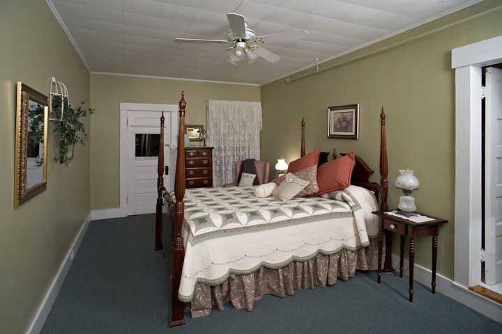 Room 16 of 21