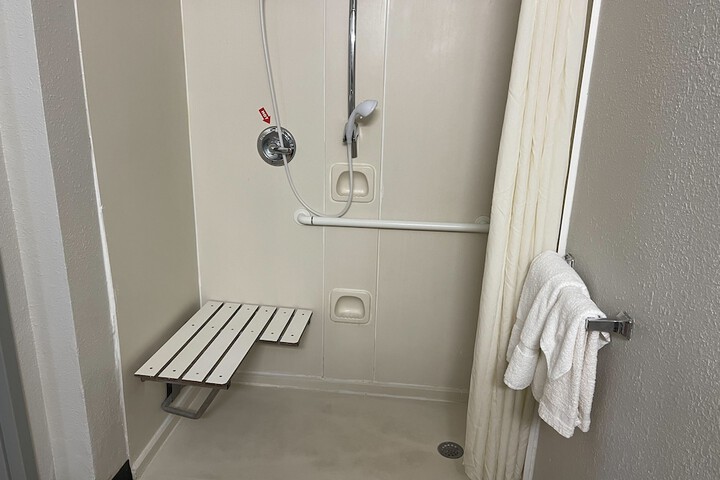 Room 7 of 32