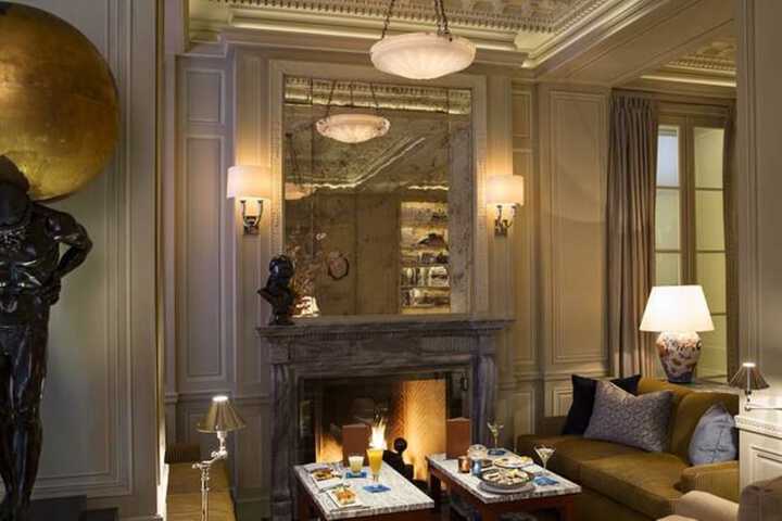 Lounge 58 of 69